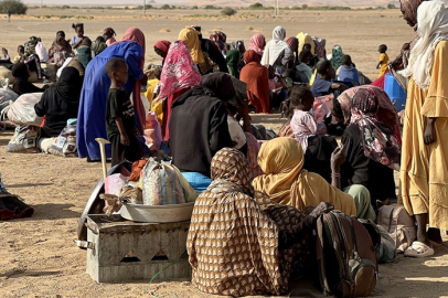 AB, Darfur'a insani yardım ulaştırmak için acil hava köprüsü başlattı