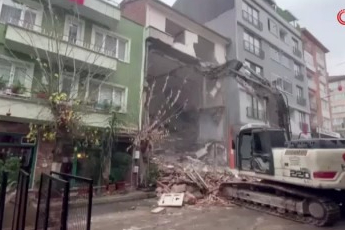 Bursa'da ilginç bir yıkım
