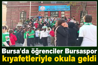 Bursa'da öğrenciler Bursaspor kıyafetleriyle okula geldi