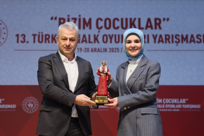 Bakan Göktaş, "Bizim Çocuklar 13. Türkiye Halk Oyunları Yarışması"nın açılış törenine katıldı