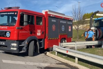Bursa'da seyir halindeki minibüs alev aldı!