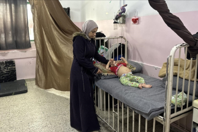 Gazze'de tedavi olamayan çocuklar, hastane köşelerinde ölümle pençeleşiyor