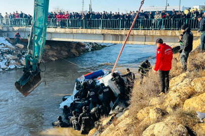 Kanala uçan otomobildeki kayıp 3 kişinin cesedine ulaşıldı