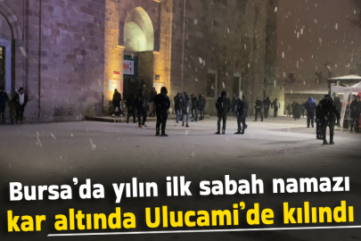 Bursa’da yılın ilk sabah namazı kar altında Ulucami’de kılındı