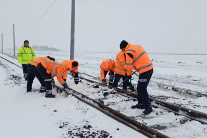 Demir yollarında yoğun kar mesaisi