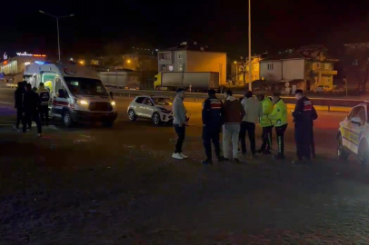 İnegöl'de otomobiller çarpıştı: 1'i çocuk 3 yaralı