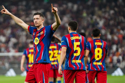 İspanya Süper Kupası'nı Real Madrid'i 3-2 yenen Barcelona kazandı