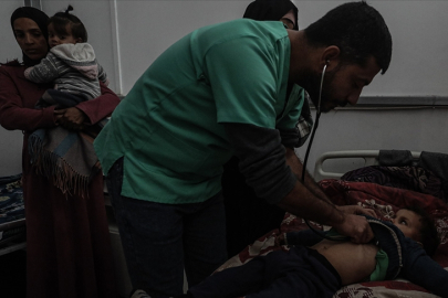 İsrail saldırılarıyla sağlık sisteminin de çöktüğü Gazze'de "ölümcül virüsler" yayılıyor