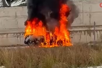 Bursa'da otomobil alev topuna döndü