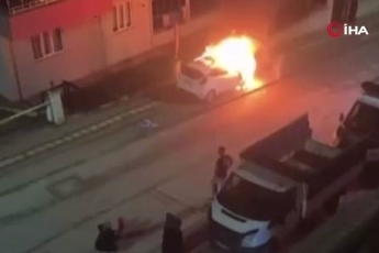 Bursa'da otomobiller alev topuna döndü