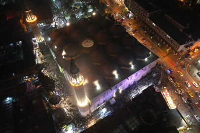 Bursalılar Miraç Kandili'nde Ulu Cami'ye akın etti