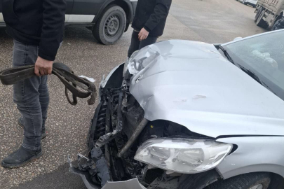 Çöp kamyonuyla arkadan gelen otomobilin arasına sıkışan işçi hayatını kaybetti