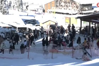 Uludağ rengarenk, sömestr cümbüşü yaşanıyor..