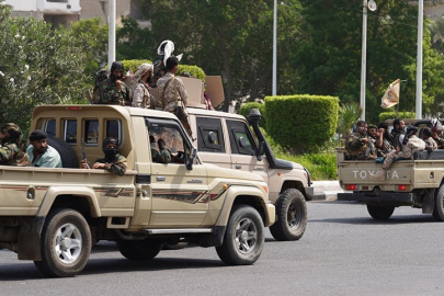 Uzmanlar Yemen’deki Başkanlık Konseyi değişikliklerini yeni bir siyasi aşamanın başlangıcı olarak görüyor