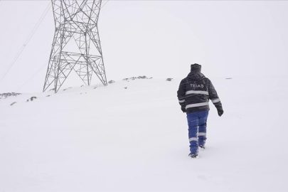 Bakan Bayraktar, kesintisiz enerji akışı için ekiplerin 7 gün 24 saat sahada olduğunu bildirdi