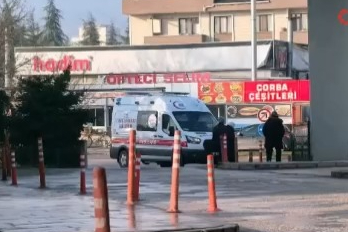 Bursa'da inşaat demirleri işçinin üzerine devrildi