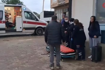 Bursa'da karşı şeride geçen tır, otomobille kafa kafaya çarpıştı