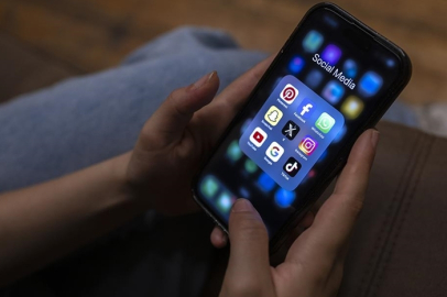 Fransız meclisi, 15 yaşından küçüklere sosyal medya yasağı getiren tasarıyı kabul etti