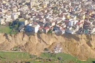 İtalya'da toprak kayması yaşanan ilçede yüksek risk sürüyor