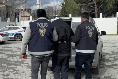 Uyuşturucu tacirinden akılalmaz yöntem: Maddeleri trafik tabelalarına bıraktı