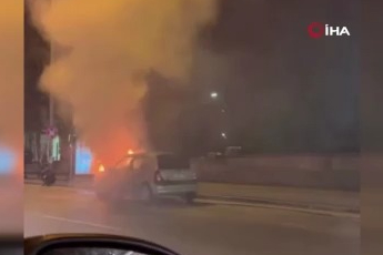 Bursa'da otomobil alevlere teslim oldu