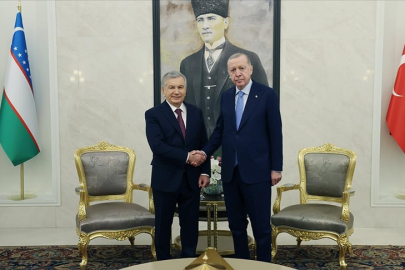 Cumhurbaşkanı Erdoğan, Özbekistan Cumhurbaşkanı Mirziyoyev'i havalimanında karşıladı
