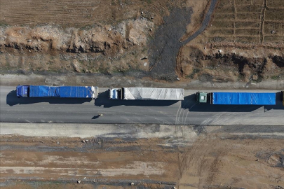 Suriye hükümetinin açtığı insani koridordan Kamışlı'ya yardımlar gönderiliyor