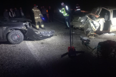 Bursa'da otomobiller kafa kafaya çarpıştı: 3 yaralı