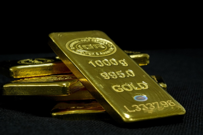 Altının onsu Kasım 2009'dan bu yana en iyi aylık performansını gösterdi