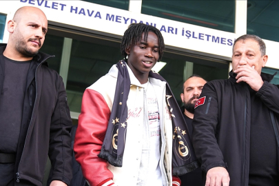 Renato Nhaga, Galatasaray'a transferi için İstanbul'da