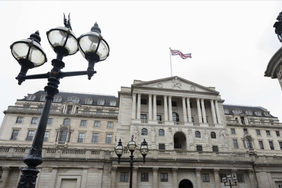İngiltere Merkez Bankası politika faizini yüzde 3,75'te sabit bıraktı