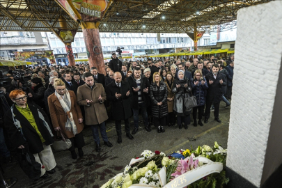 Saraybosna'daki "pazar yeri katliamının" 32. yılında hayatını kaybedenler anıldı