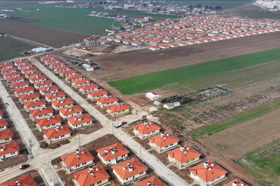 Türkiye'nin ilk "kırsal uydu kenti" depremzedeleri güvenli konutlarla buluşturdu
