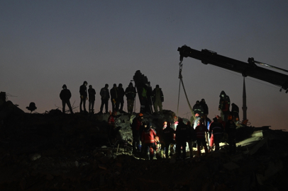 Bakanlar, 6 Şubat depremlerinde hayatını kaybedenleri andı