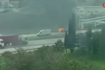 Bursa'da seyir halindeki kamyonet alev alev yandı