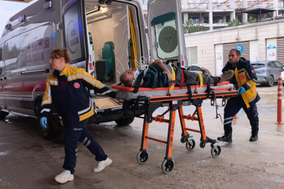 Bursa'da servis minibüsünden inen sürücüye araç çarptı