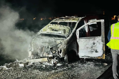 Bursa’da seyir halindeki araç alevlere teslim oldu