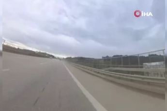 Bursa'da 113 kilometre hızla giden motosikletli çarptığı araca girdi