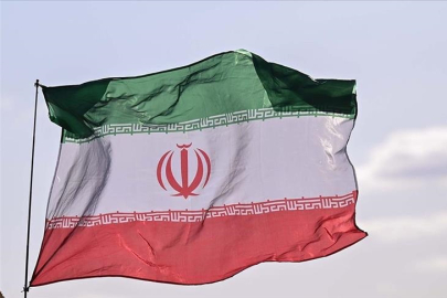 İran'da Reform Cephesi Başkanı Azer Mansuri gözaltına alındı