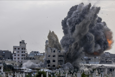 İsrail, ateşkese rağmen Gazze Şeridi’nde hava saldırıları ve yıkımlarını sürdürüyor