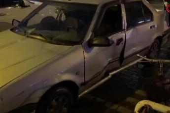 Kontrolden çıkan otomobil yayalara çarptı