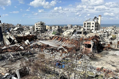 İsrail ordusu Gazze'nin güney ve kuzeyinde geniş çaplı yıkımlar gerçekleştiriyor
