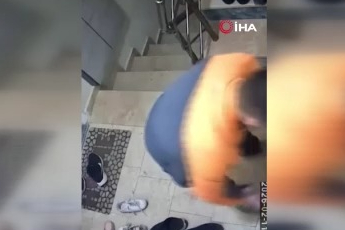 Başkan Erol, Türk Bayrağı'nı yerde bırakmayan kuryeyi ödüllendirdi