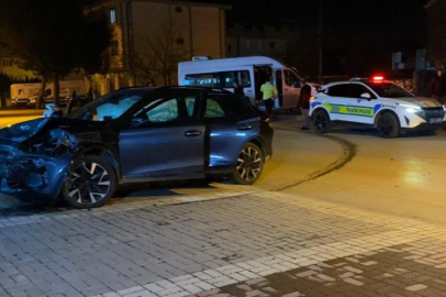 Kontrolsüz kavşakta can pazarı: 9 yaralı