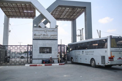 AB: Açılışının ardından Refah Sınır Kapısı'ndan 838 yolcu geçiş yaptı