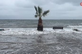 Bursa’da denizle kara birleşti, sokaklar göle döndü