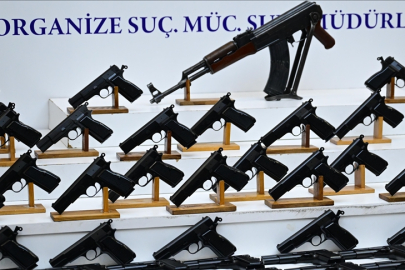 İstanbul'da suç örgütlerine yönelik operasyonlarda yakalanan 128 zanlı tutuklandı