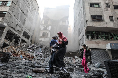 Ateşkesi ihlal eden İsrail, ramazan ayında da Gazze Şeridi'ni bombalamaya devam ediyor