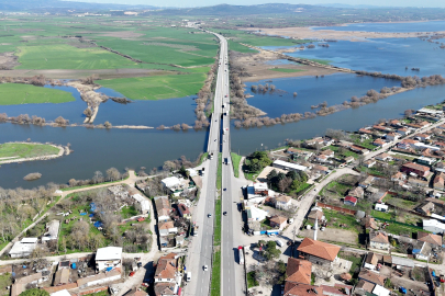 Bursa’da artan göl seviyesi bahçeleri sular altında bıraktı