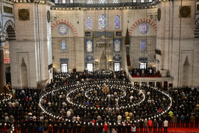 Camilerde ramazanın ilk cuma namazı kılındı